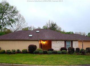 1114 Oakbridge Dr, Hurricane, WV 25526