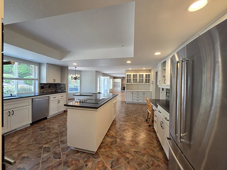 Kitchen/Dining/to Family room
