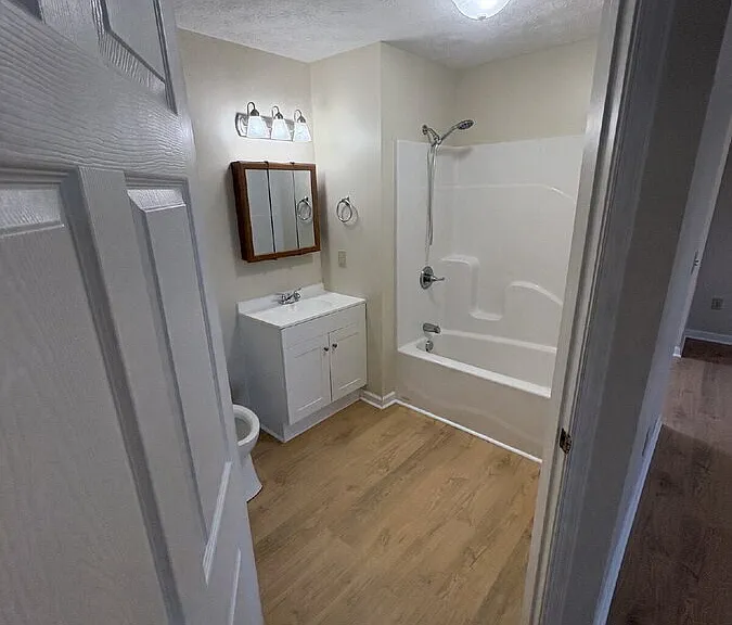 1374 Reservoir St #D — Photo 8
