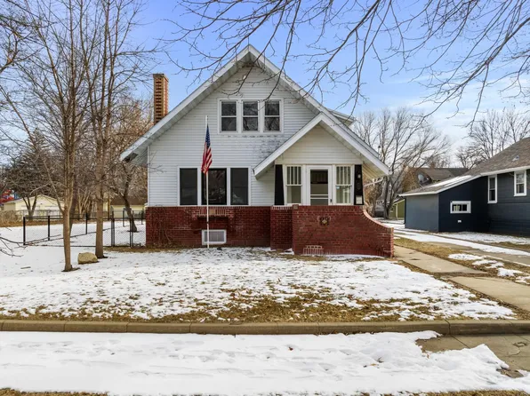 15 9th St SE, Minot, ND 58701