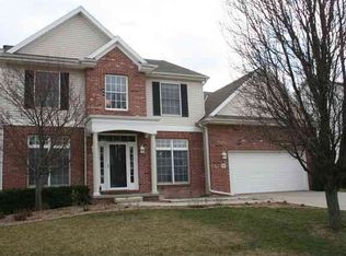 2 Waterside Cir, Bloomington, IL
