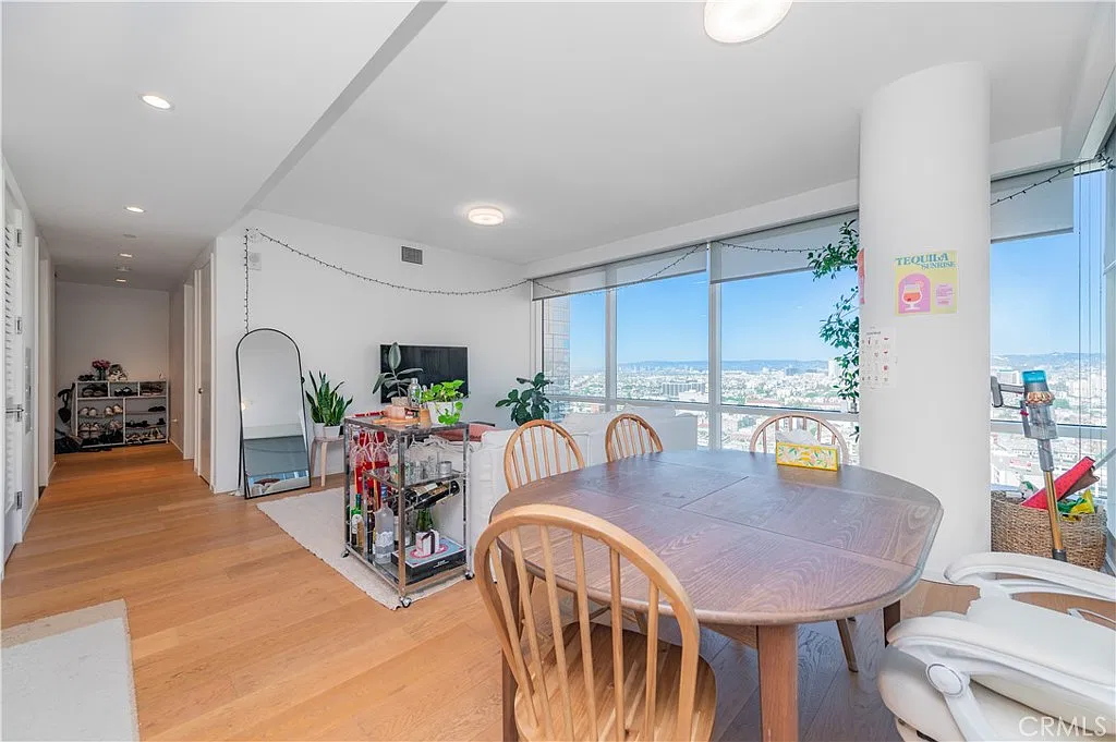 1 bed, 823 sqft, $3,000 — Photo 4