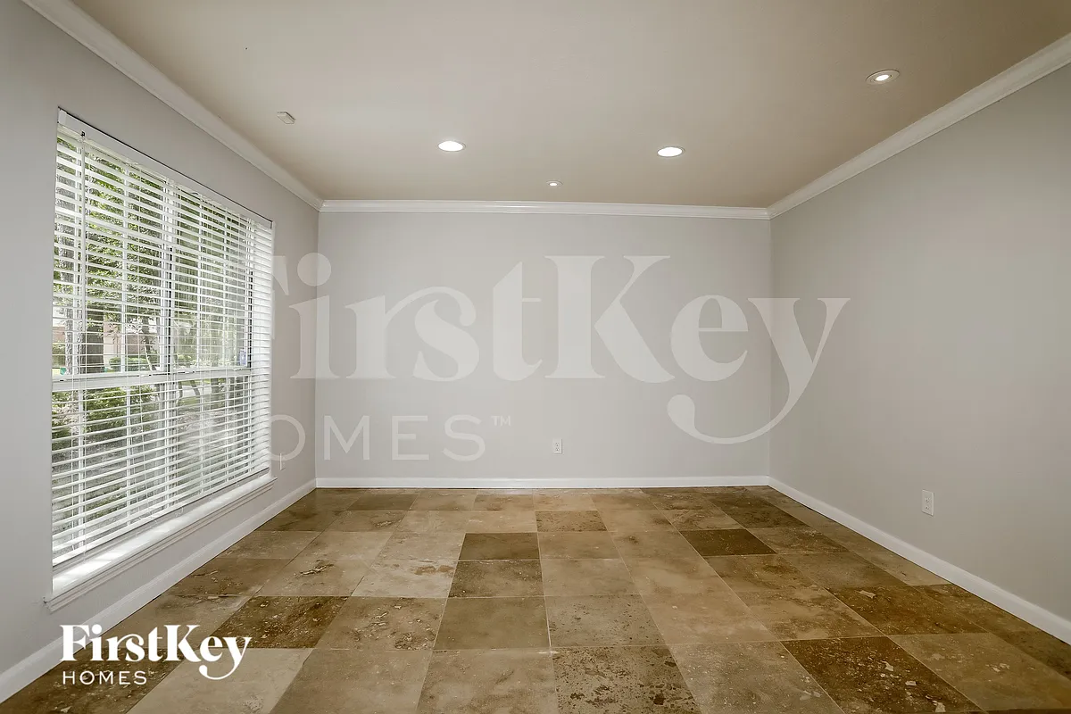 Building Photo - 108 N Rockfern Ct