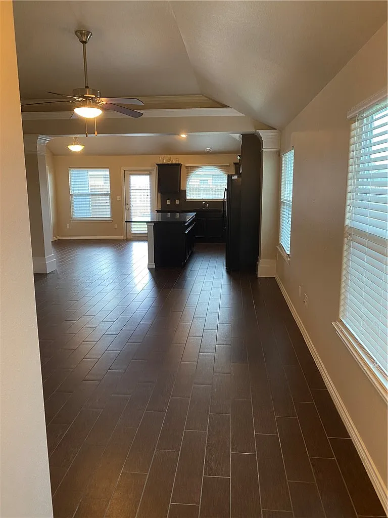 4 bed, 2.0 bath, 1514 sqft, $2,200 — Photo 2