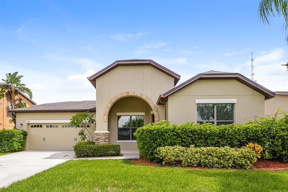 4 bed, 3.0 bath, 2252 sqft, $2,700 — Photo 1