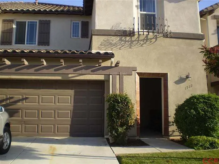 3 bed, 2.5 bath, 2128 sqft, $3,595 — Photo 3