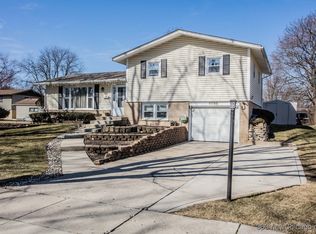 6560 Fairmount Ave, Downers Grove, IL 60516