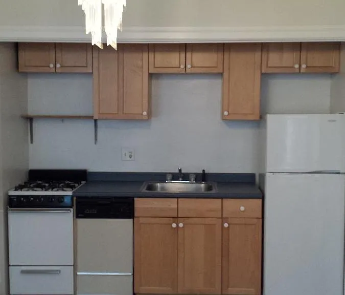 1953 Locust St #2R — Photo 5