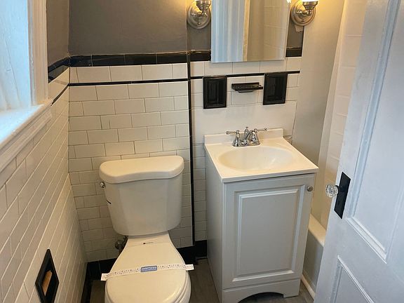 5th image of 163 Elmwood Ave #8
