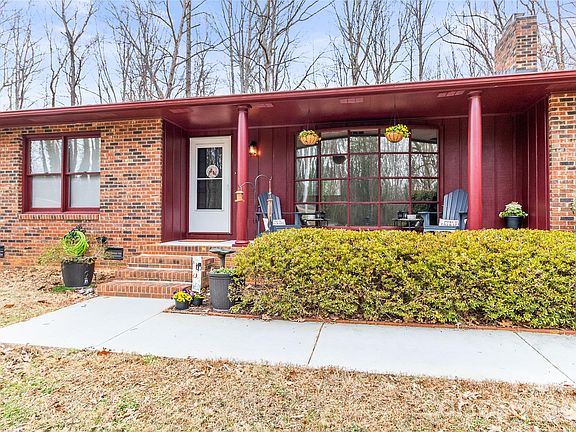 5th image of 155 Pandora Rd