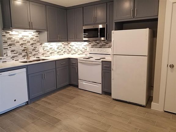3rd image of 3839 Westmeadow Dr