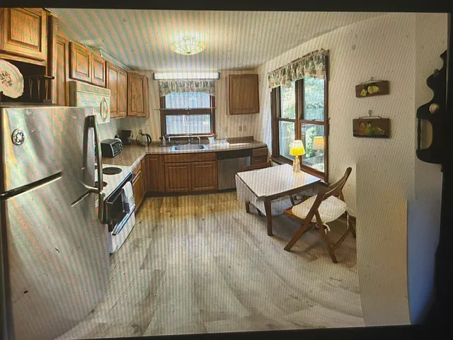 702 Melrose St — Photo 5