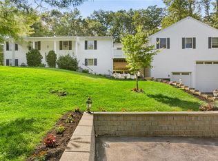 4 Stuart Ln, Katonah, NY 10536