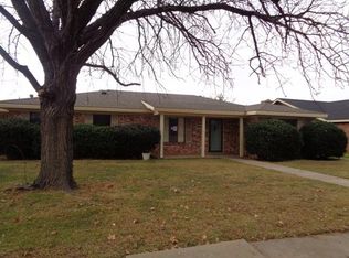 3618 Red Oak Ln, Plainview, TX 79072