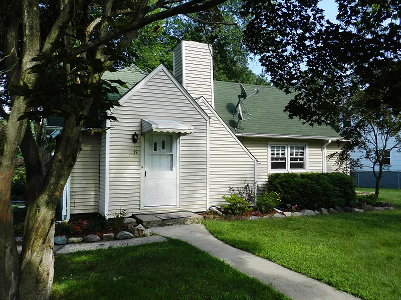 12 Hoffman Ave photo 1