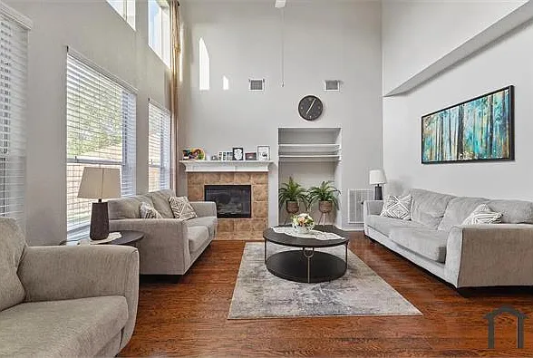 4 bed, 2572 sqft, $3,300 — Photo 4