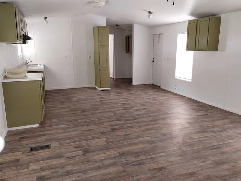 209 S Avenue B #28 — Photo 3