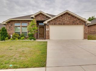 149 Wilson Cliff Dr, White Settlement, TX 76108
