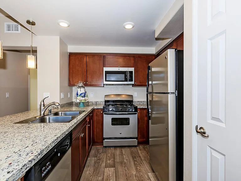 Sendero Gateway Apartment Homes — Photo 61