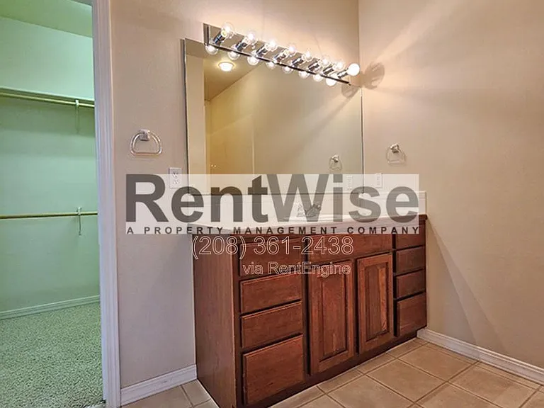 318 W Highland St — Photo 14