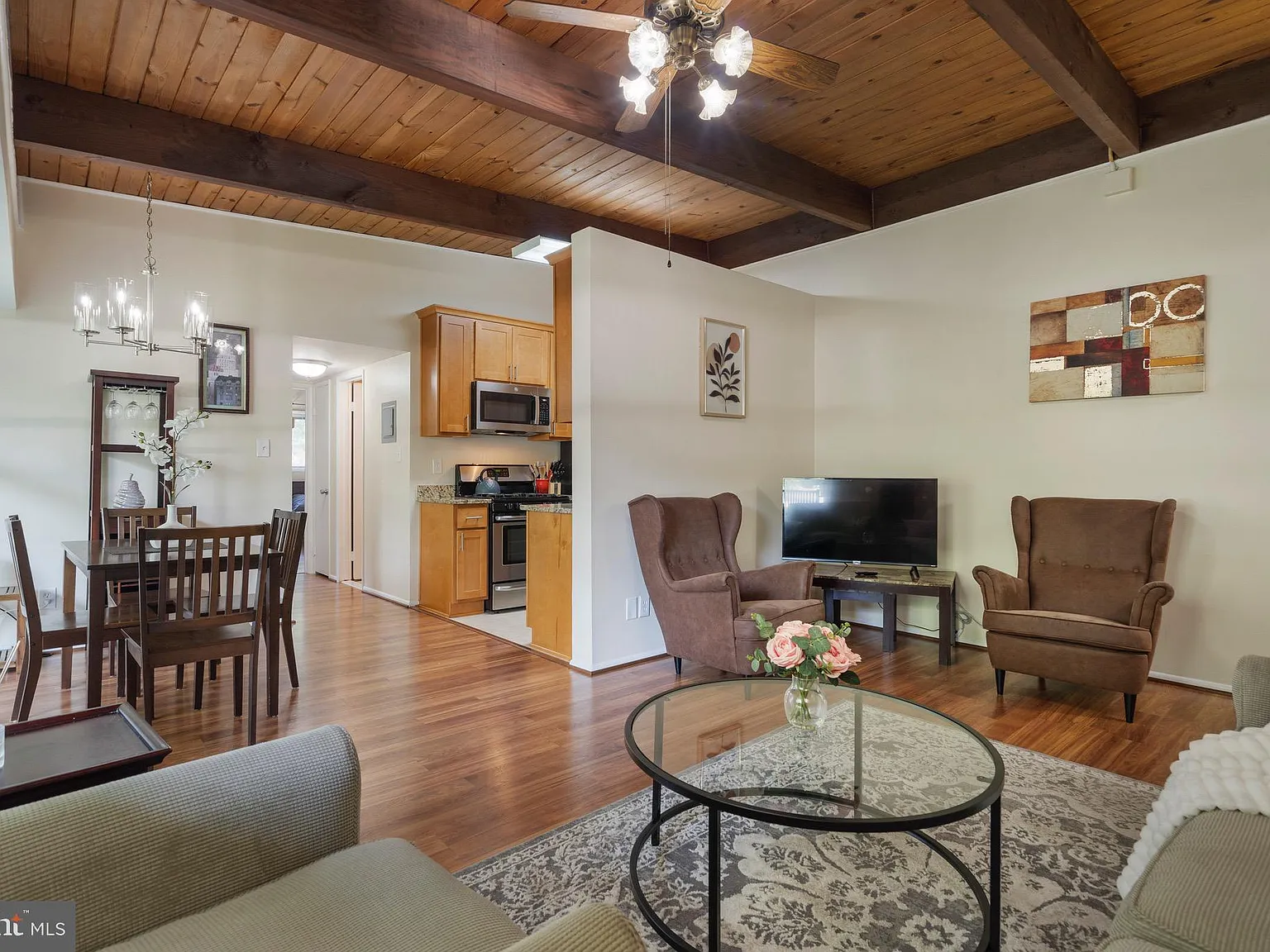 Fairfax Heritage Condo — Photo 2