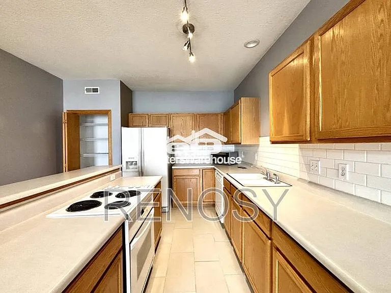 950 67th St #410 — Photo 10