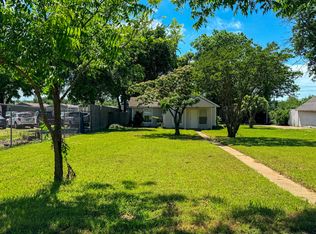1705 N Robinson St, Cleburne, TX 76031