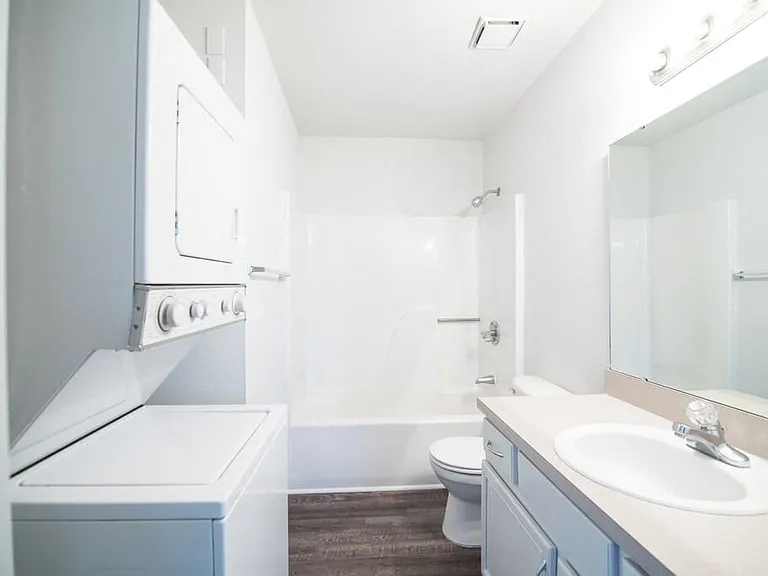 Woodland Heights Apartments — Photo 20