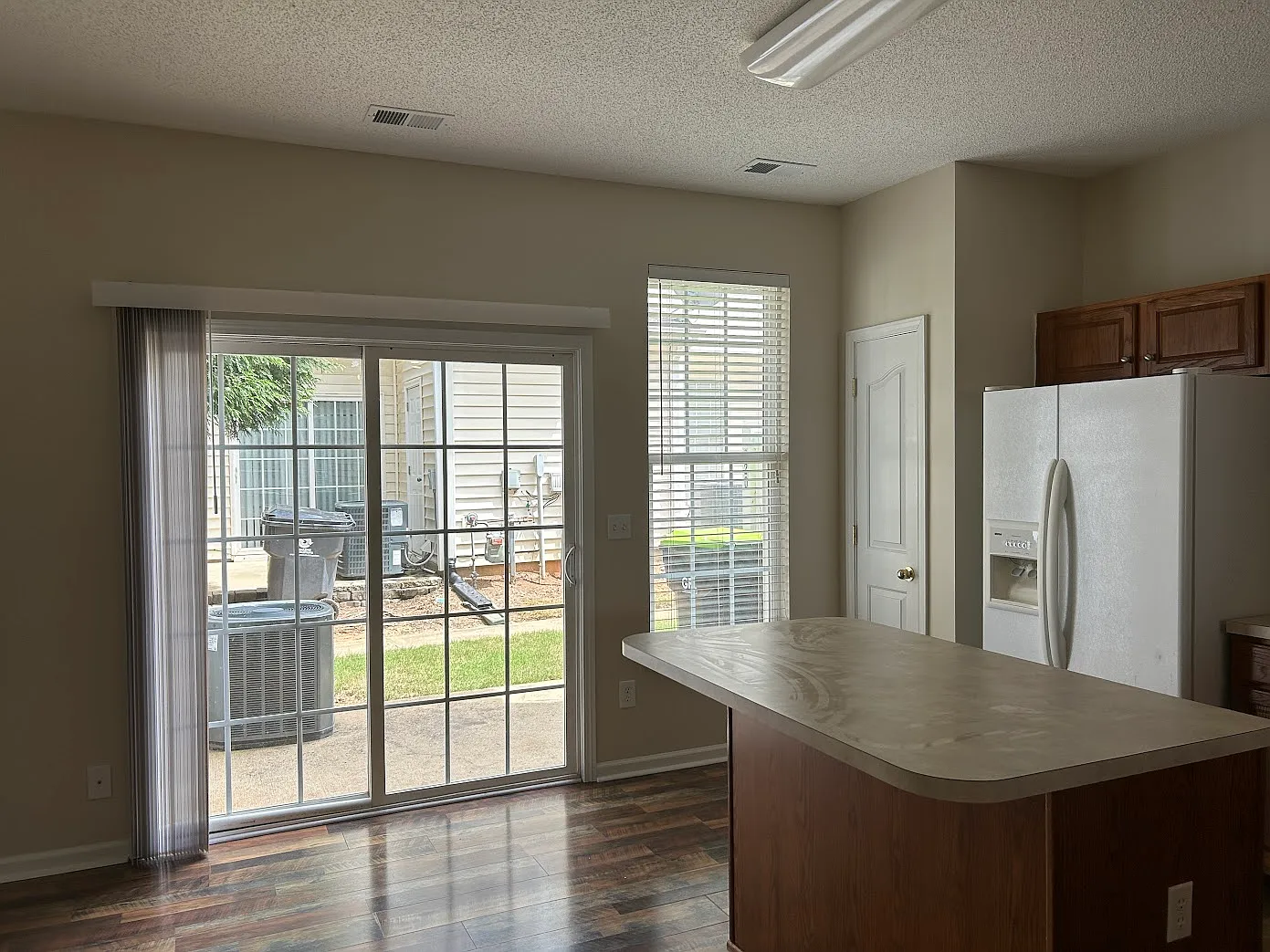 2 bed, 2.5 bath, 1480 sqft, $1,600 — Photo 4