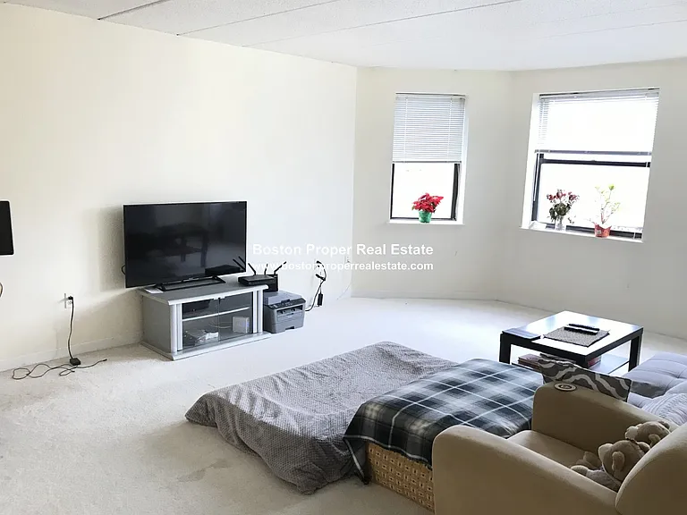 1933 Commonwealth Ave #611 — Photo 1