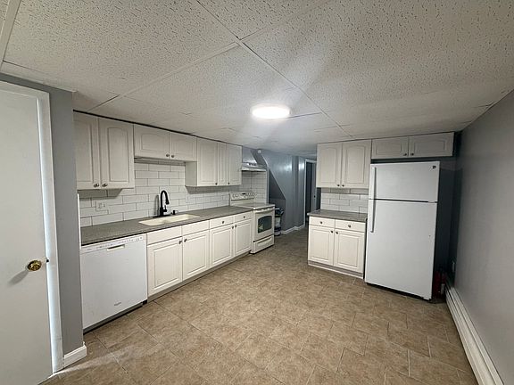 5th image of 14 Waterview Ave APT B