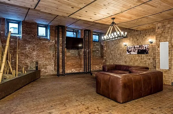 Rented by Hagstrom Management Inc | media 21