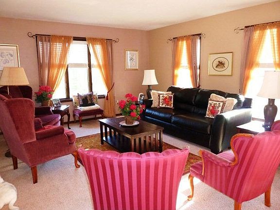 3rd image of 413 Valley View Ct