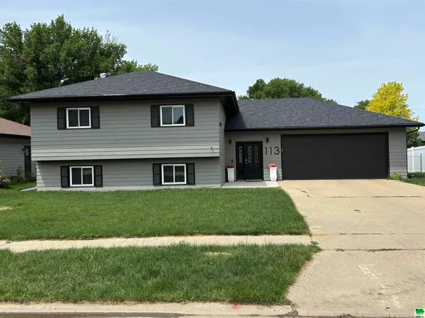 113 Golden Dr, Sergeant Bluff, IA 51054