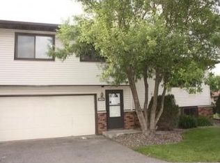 8609 S Maplebrook Cir, Brooklyn Park, MN 55445