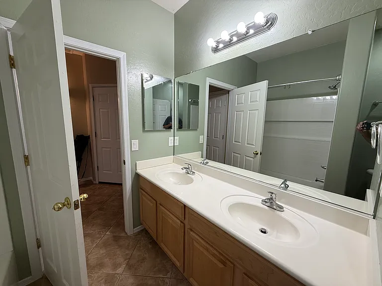 7711 S 68th Dr — Photo 26