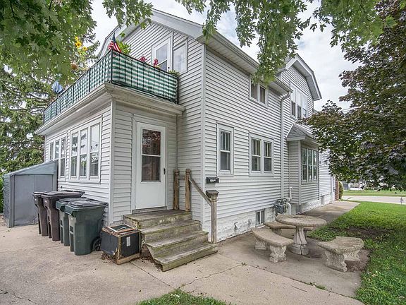 3rd image of 1303 Marquette Ave