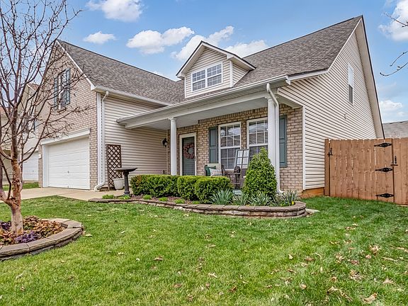 3rd image of 413 Creek Oak Dr