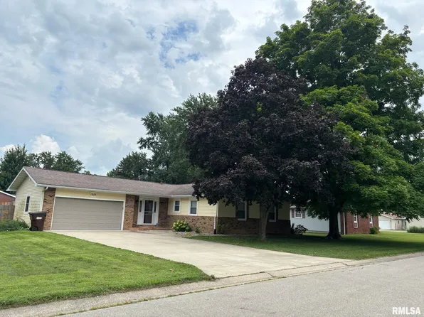 1202 6th St, Pawnee, IL 62558
