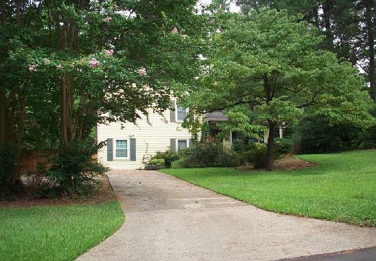 2nd image of 2449 Shamrock Way