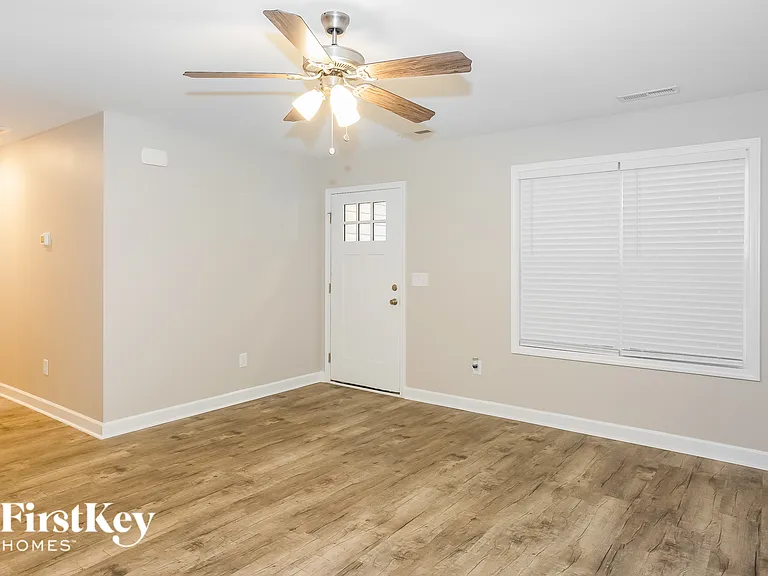 145 McKinnon Ave NE — Photo 5