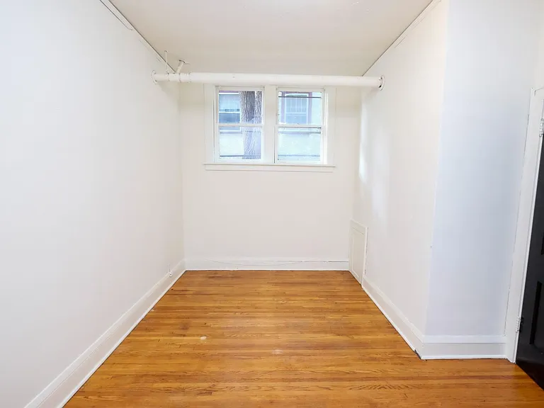 Pleasant Avenue Apartments — Photo 10