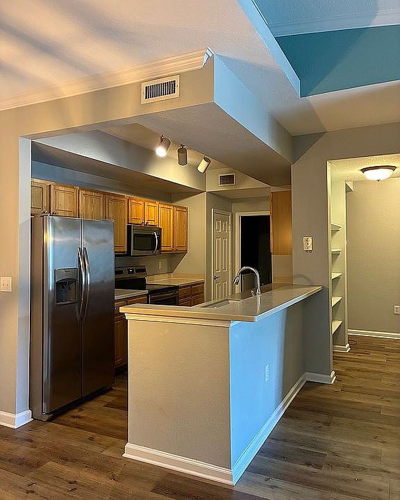 1st image of 10075 N Gate Pkwy #2214