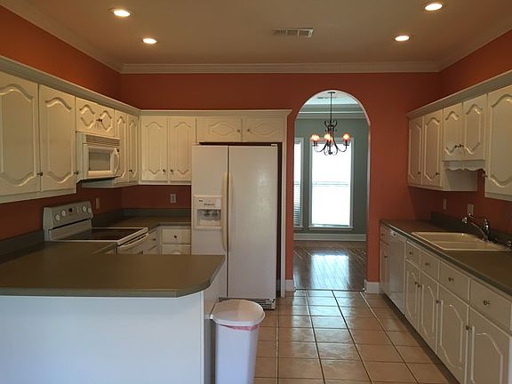 4th image of 709 Savannah Dr