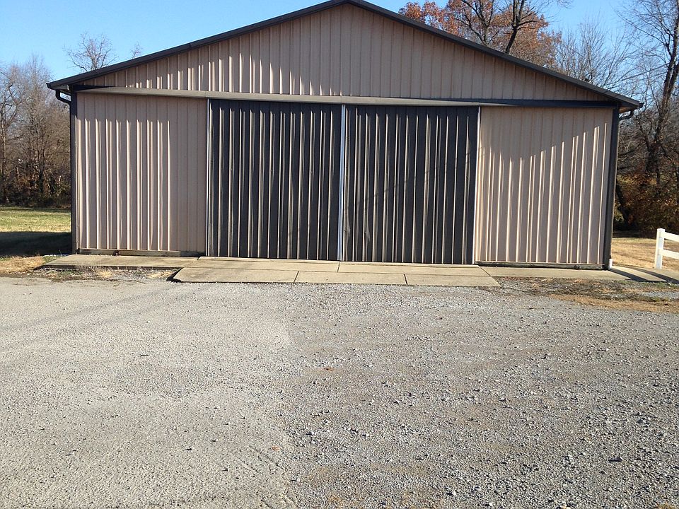 2nd image of 322 N Main St