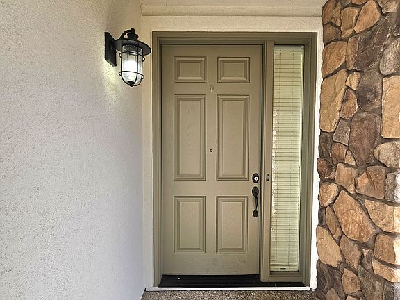 3rd image of 1480 Haddington Dr
