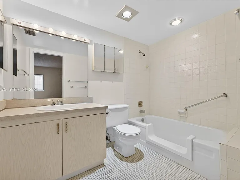 2401 Antigua Cir #E3 — Photo 15