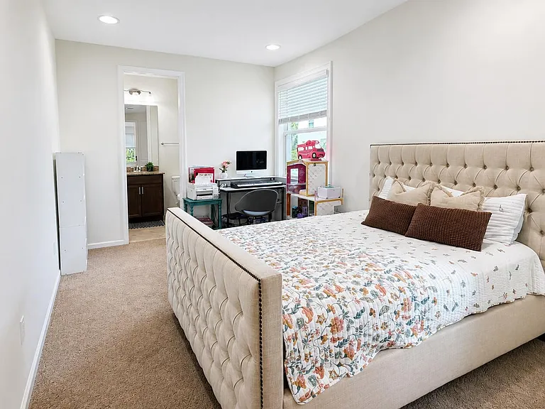 16454 Helix Ct — Photo 11