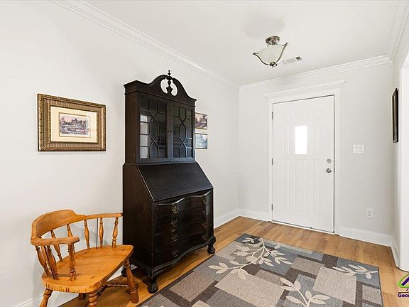 2nd image of 305 Lamplight Dr
