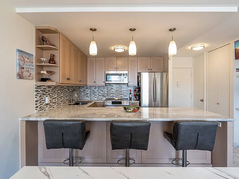 400 Hobron Ln #2705 — Photo 2